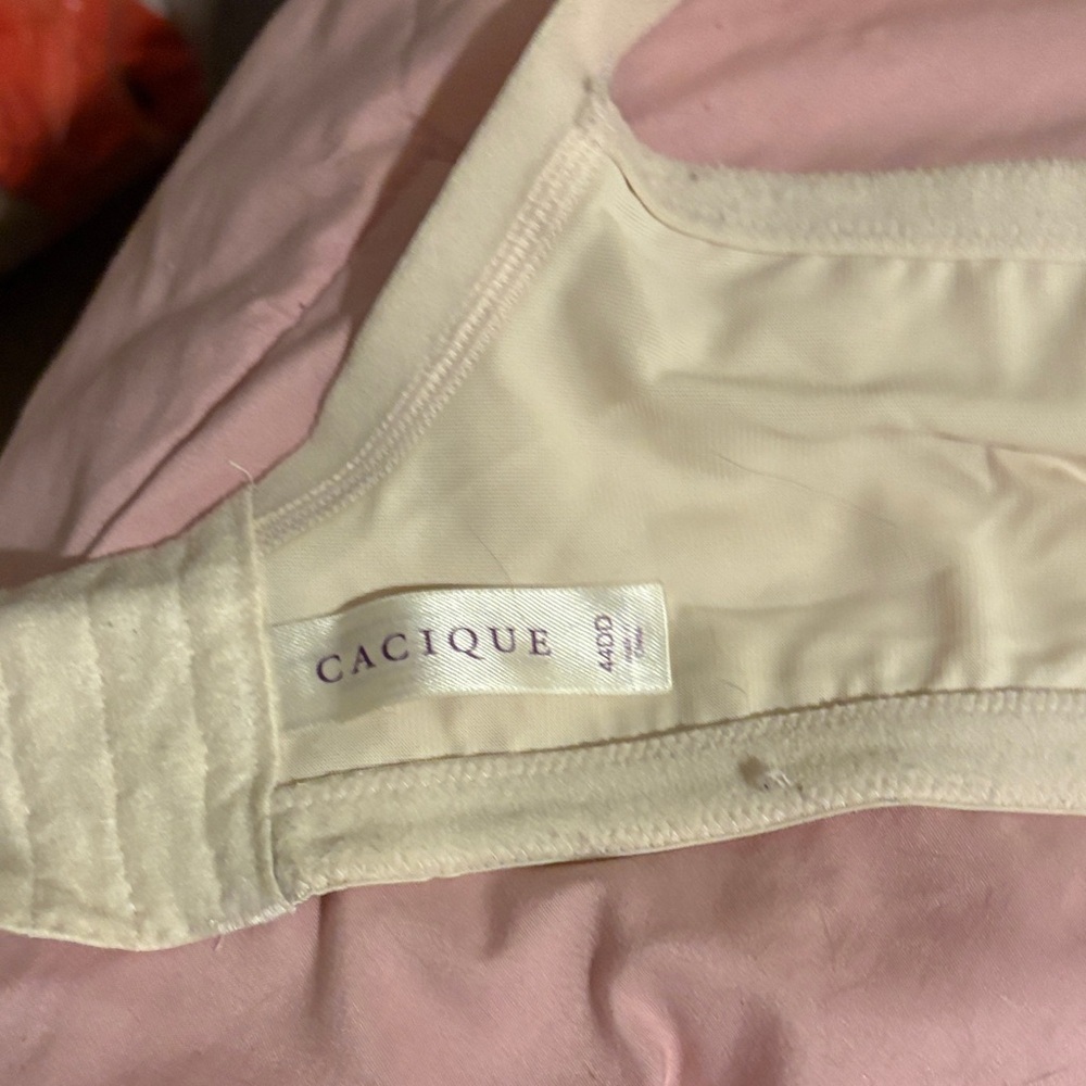Cacique Cream 42DDBra with Black Lace Detail. - Picture 2 of 3
